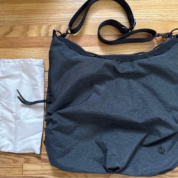 Lululemon Medium Tote 20L Gray Travel Sport Purse Workout Bag & laundry bag